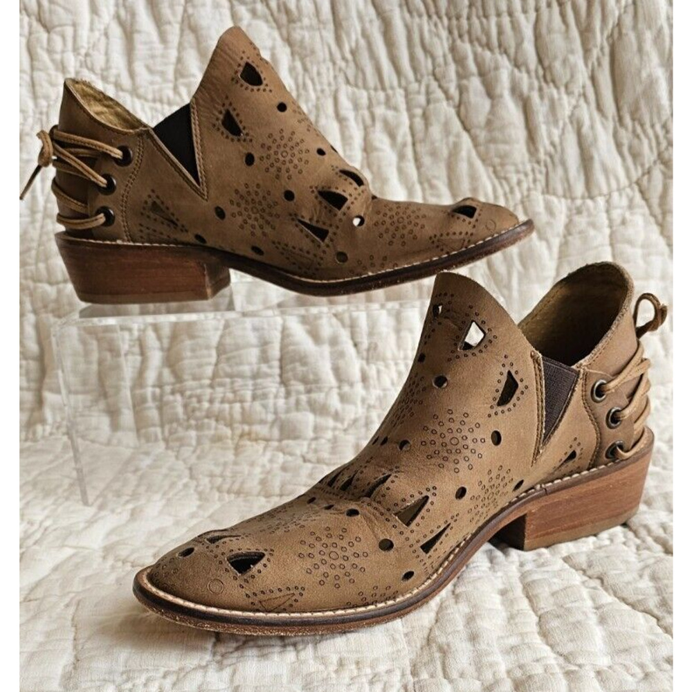 Anthropologie Musse‎ & Cloud Western Perforated Leather Womens 7 Boots Booties